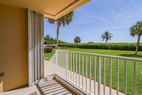 Condo in Hutchinson Island South, Florida, 2 bedrooms  № 2183992 - photo 22