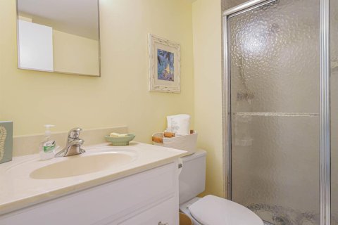 Condo in Hutchinson Island South, Florida, 2 bedrooms  № 2183992 - photo 20