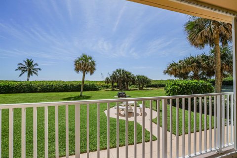 Condo in Hutchinson Island South, Florida, 2 bedrooms  № 2183992 - photo 21