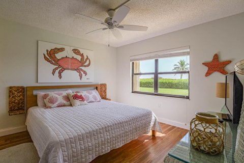 Condo in Hutchinson Island South, Florida, 2 bedrooms  № 2183992 - photo 14
