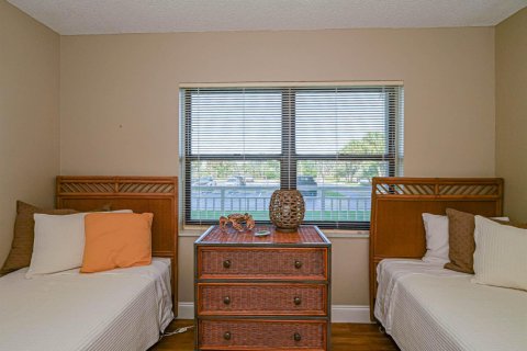 Condo in Hutchinson Island South, Florida, 2 bedrooms  № 2183992 - photo 19
