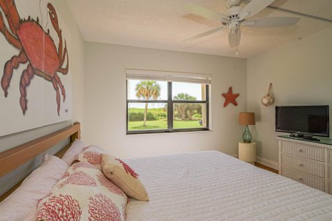 Condo in Hutchinson Island South, Florida, 2 bedrooms  № 2183992 - photo 15
