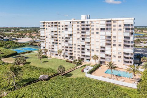 Condo in Hutchinson Island South, Florida, 2 bedrooms  № 2183992 - photo 27