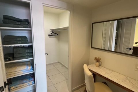 Copropriété à louer à Miami Beach, Floride: 2 chambres, 95.69 m2 № 1947537 - photo 12