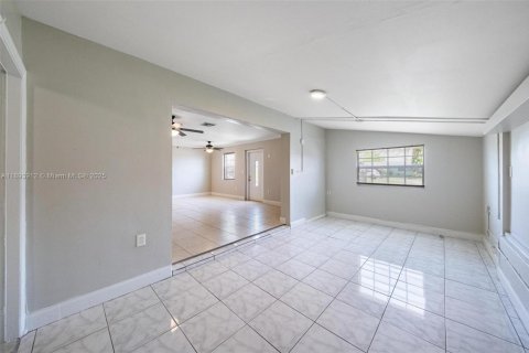 Casa en venta en Miramar, Florida, 3 dormitorios, 136.38 m2 № 1945961 - foto 15