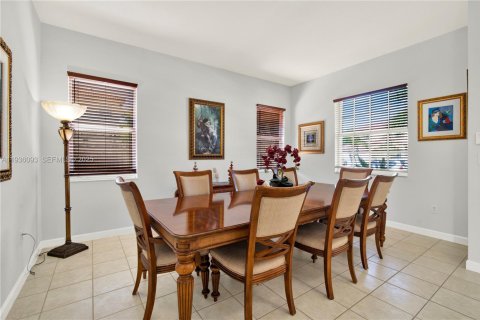 Villa ou maison à vendre à Cutler Bay, Floride: 3 chambres, 188.78 m2 № 1994296 - photo 4