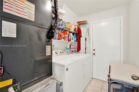 Villa ou maison à vendre à Cutler Bay, Floride: 3 chambres, 188.78 m2 № 1994296 - photo 11