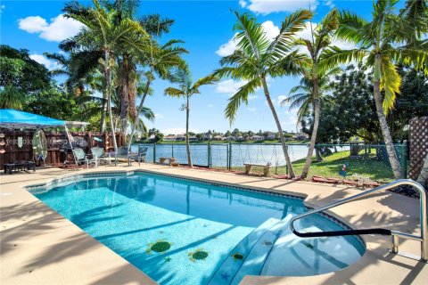 Villa ou maison à vendre à Cutler Bay, Floride: 3 chambres, 188.78 m2 № 1994296 - photo 3