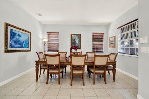 Villa ou maison à vendre à Cutler Bay, Floride: 3 chambres, 188.78 m2 № 1994296 - photo 5