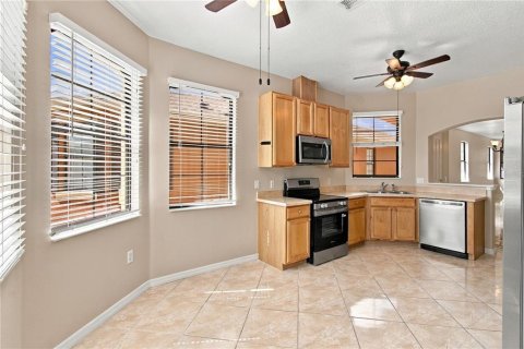 Casa en venta en Poinciana, Florida, 2 dormitorios, 140 m2 № 2422836 - foto 18