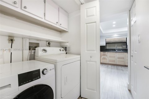 Adosado en venta en Miami, Florida, 2 dormitorios, 128.21 m2 № 2004673 - foto 7