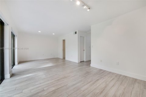 Adosado en venta en Miami, Florida, 2 dormitorios, 128.21 m2 № 2004673 - foto 9