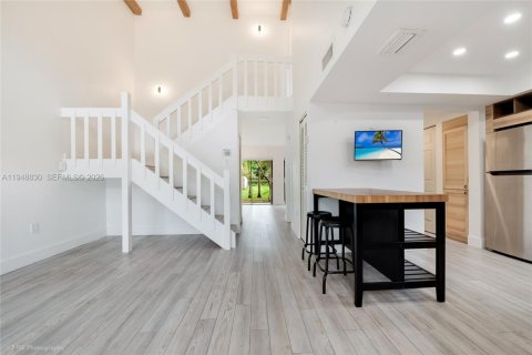 Adosado en venta en Miami, Florida, 2 dormitorios, 128.21 m2 № 2004673 - foto 4