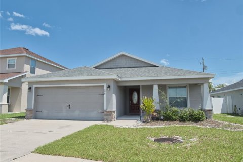 House in Eagle Lake, Florida 4 bedrooms, 158.58 sq.m. № 1792881 - photo 1