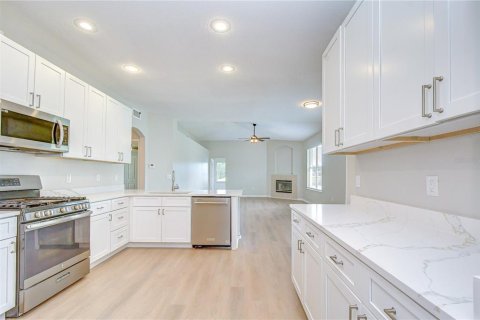 Villa ou maison à louer à Wesley Chapel, Floride: 4 chambres, 206.43 m2 № 2353423 - photo 15