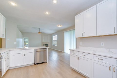Villa ou maison à louer à Wesley Chapel, Floride: 4 chambres, 206.43 m2 № 2353423 - photo 16