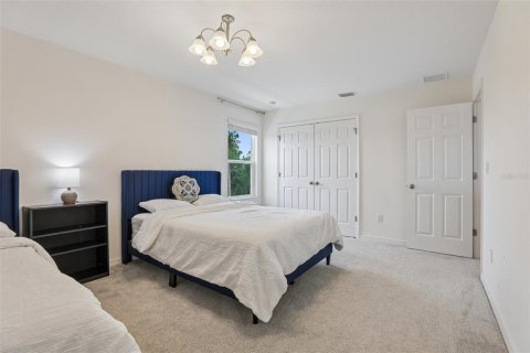 House in Davenport, Florida 4 bedrooms, 274.62 sq.m. № 2237747 - photo 7