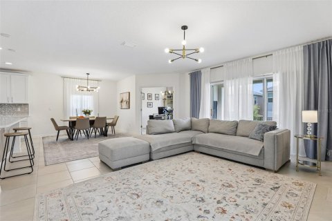 House in Davenport, Florida 4 bedrooms, 274.62 sq.m. № 2237747 - photo 12