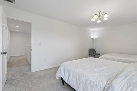 House in Davenport, Florida 4 bedrooms, 274.62 sq.m. № 2237747 - photo 6