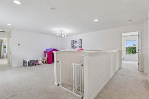 House in Davenport, Florida 4 bedrooms, 274.62 sq.m. № 2237747 - photo 4