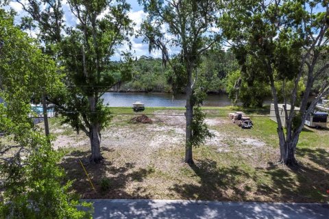 Terreno en venta en Holiday, Florida № 1689572 - foto 14