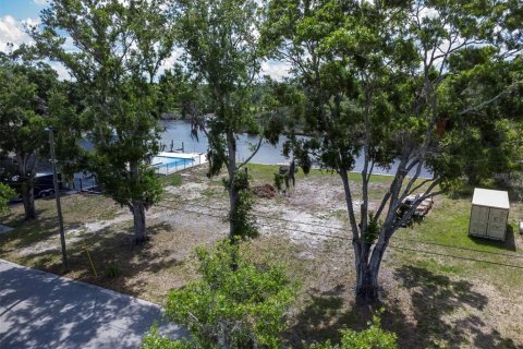 Terreno en venta en Holiday, Florida № 1689572 - foto 15