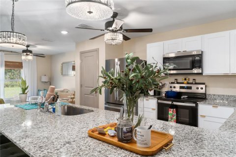 House in Weeki Wachee, Florida 4 bedrooms, 168.25 sq.m. № 1614425 - photo 14