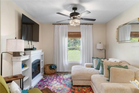 House in Weeki Wachee, Florida 4 bedrooms, 168.25 sq.m. № 1614425 - photo 18