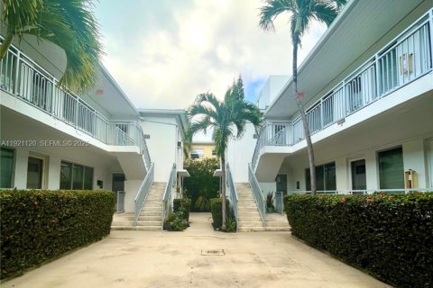 Commercial property in Miami Beach, Florida № 1988060 - photo 3