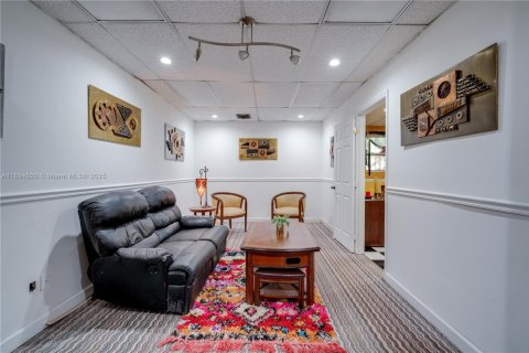 Купить коммерческую недвижимость в Майами, Флорида № 1953888 - фото 24