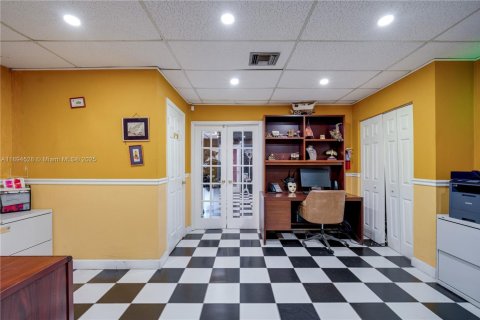 Купить коммерческую недвижимость в Майами, Флорида № 1953888 - фото 25