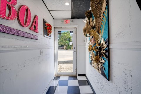 Купить коммерческую недвижимость в Майами, Флорида № 1953888 - фото 2