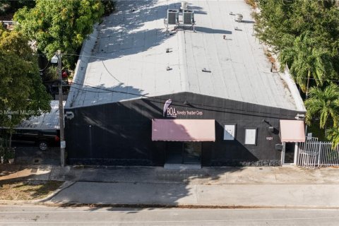 Купить коммерческую недвижимость в Майами, Флорида № 1953888 - фото 1