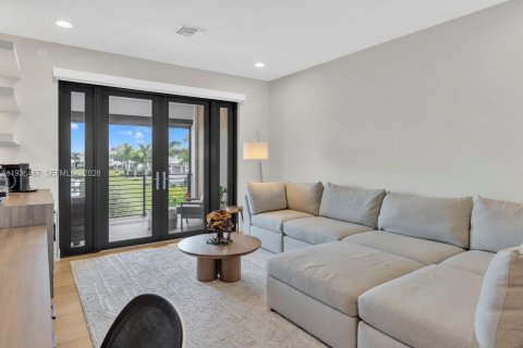 House in Boca Raton, Florida 5 bedrooms, 342.53 sq.m. № 1996177 - photo 27