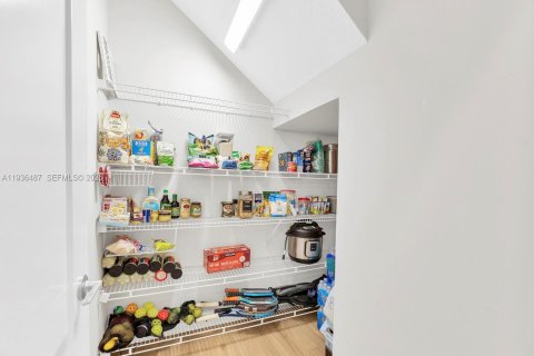 House in Boca Raton, Florida 5 bedrooms, 342.53 sq.m. № 1996177 - photo 24