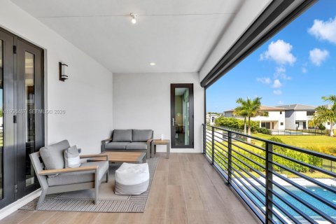 House in Boca Raton, Florida 5 bedrooms, 342.53 sq.m. № 1996177 - photo 29