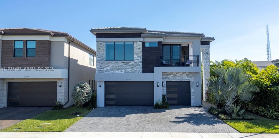 House in Boca Raton, Florida 5 bedrooms, 342.53 sq.m. № 1996177