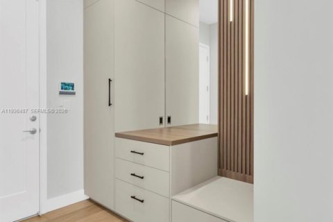 House in Boca Raton, Florida 5 bedrooms, 342.53 sq.m. № 1996177 - photo 18