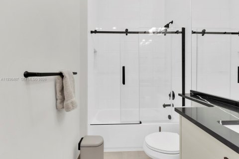 House in Boca Raton, Florida 5 bedrooms, 342.53 sq.m. № 1996177 - photo 22