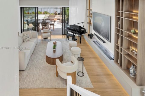 House in Boca Raton, Florida 5 bedrooms, 342.53 sq.m. № 1996177 - photo 12