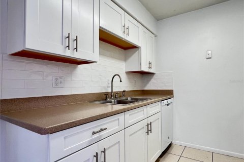Appartement à louer à Orlando, Floride: 2 chambres, 80.82 m2 № 2404843 - photo 4