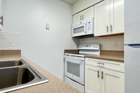 Appartement à louer à Orlando, Floride: 2 chambres, 80.82 m2 № 2404843 - photo 6