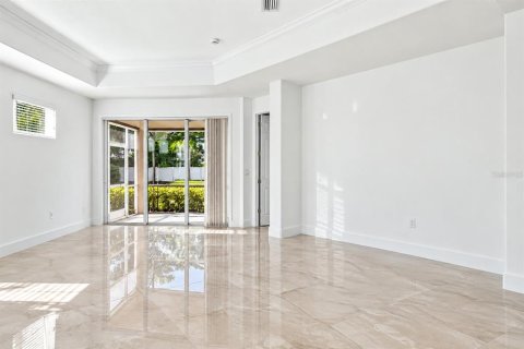 House in Sarasota, Florida 2 bedrooms, 179.3 sq.m. № 2416771 - photo 12