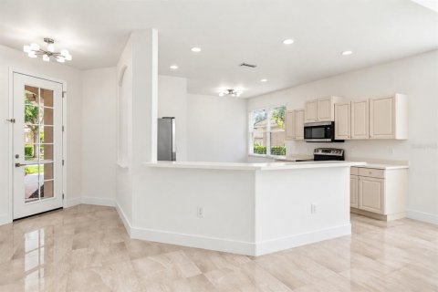 House in Sarasota, Florida 2 bedrooms, 179.3 sq.m. № 2416771 - photo 6