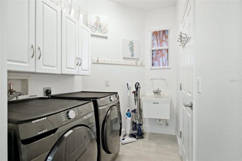 House in Sarasota, Florida 2 bedrooms, 179.3 sq.m. № 2416771 - photo 27