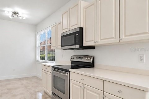 House in Sarasota, Florida 2 bedrooms, 179.3 sq.m. № 2416771 - photo 9