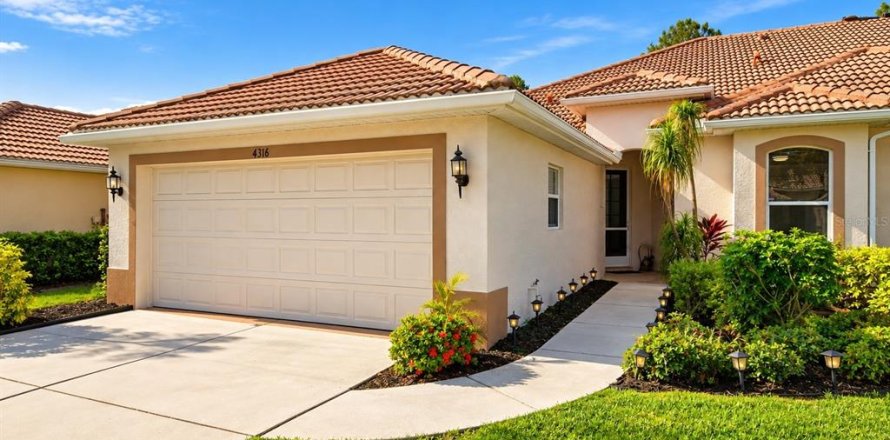 House in Sarasota, Florida 2 bedrooms, 179.3 sq.m. № 2416771