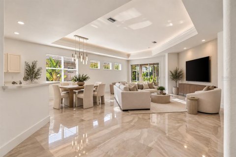 House in Sarasota, Florida 2 bedrooms, 179.3 sq.m. № 2416771 - photo 4