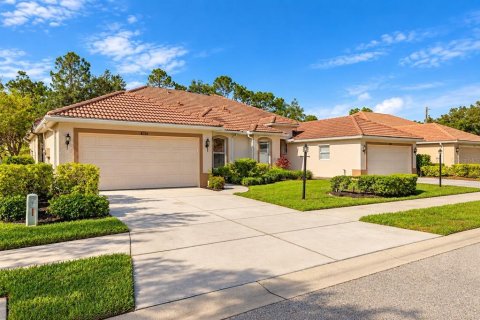 House in Sarasota, Florida 2 bedrooms, 179.3 sq.m. № 2416771 - photo 2