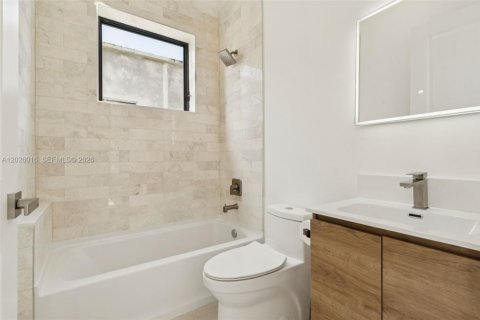 Casa en venta en Fort Lauderdale, Florida, 3 dormitorios, 187.48 m2 № 2246981 - foto 18